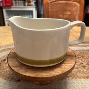Stoneware-large gravy/ creamer boat